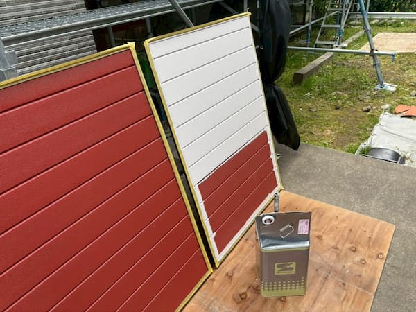 破風・雨樋・付帯部の塗装作業
